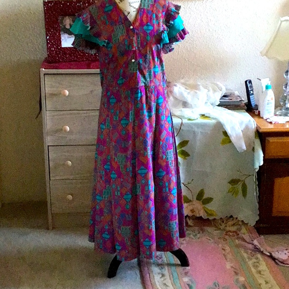 Colourful summer dress with frilly sleeves.
